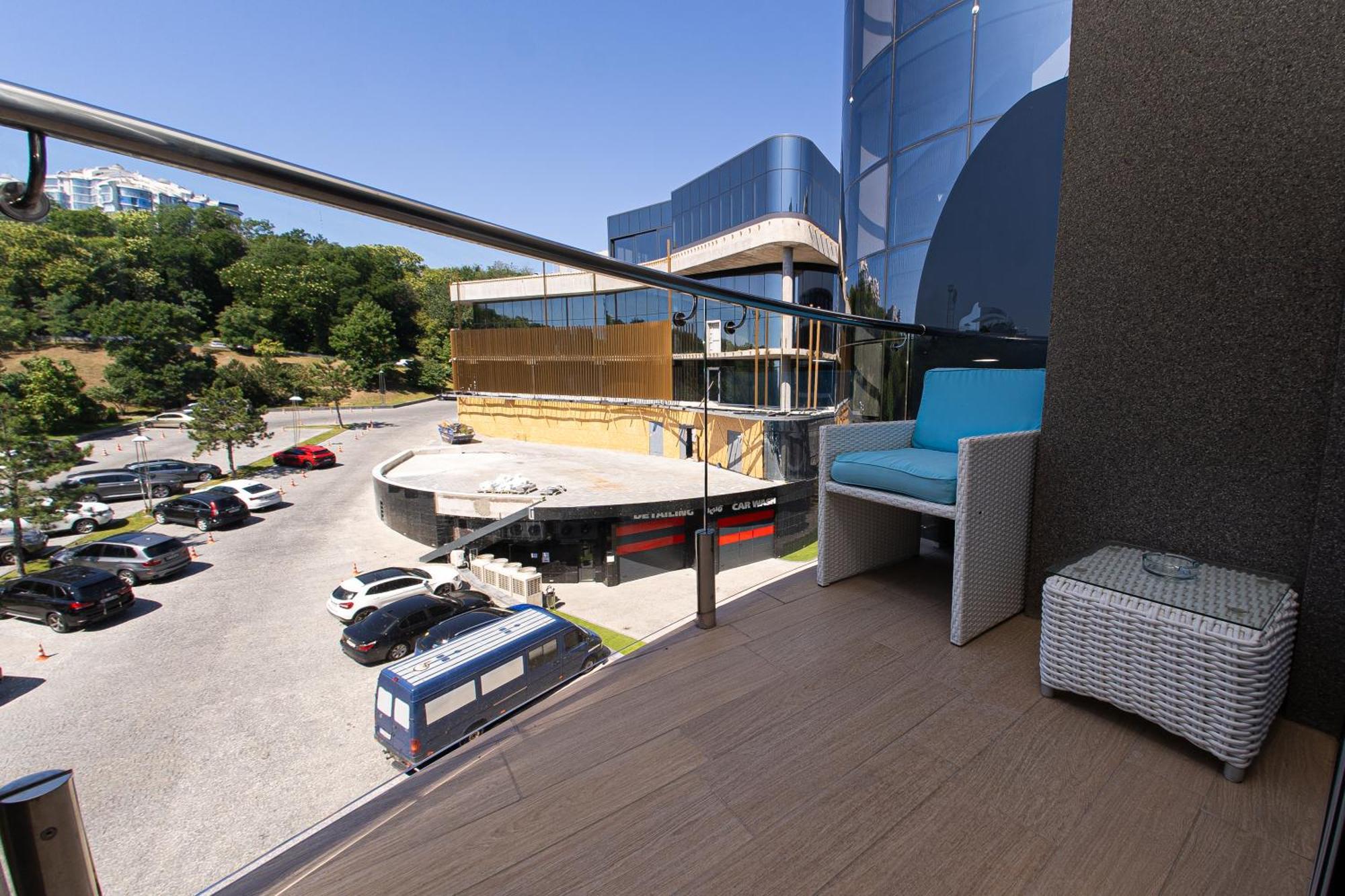 Nemo Hotel Resort & Spa Odesa Exterior photo A balcony