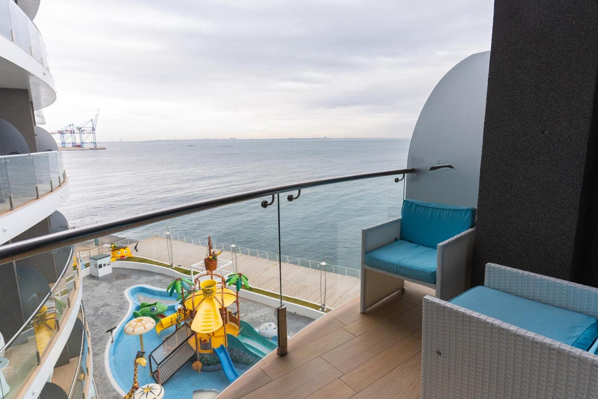 Nemo Hotel Resort & Spa Odesa Room photo Balcony of a Family Villa