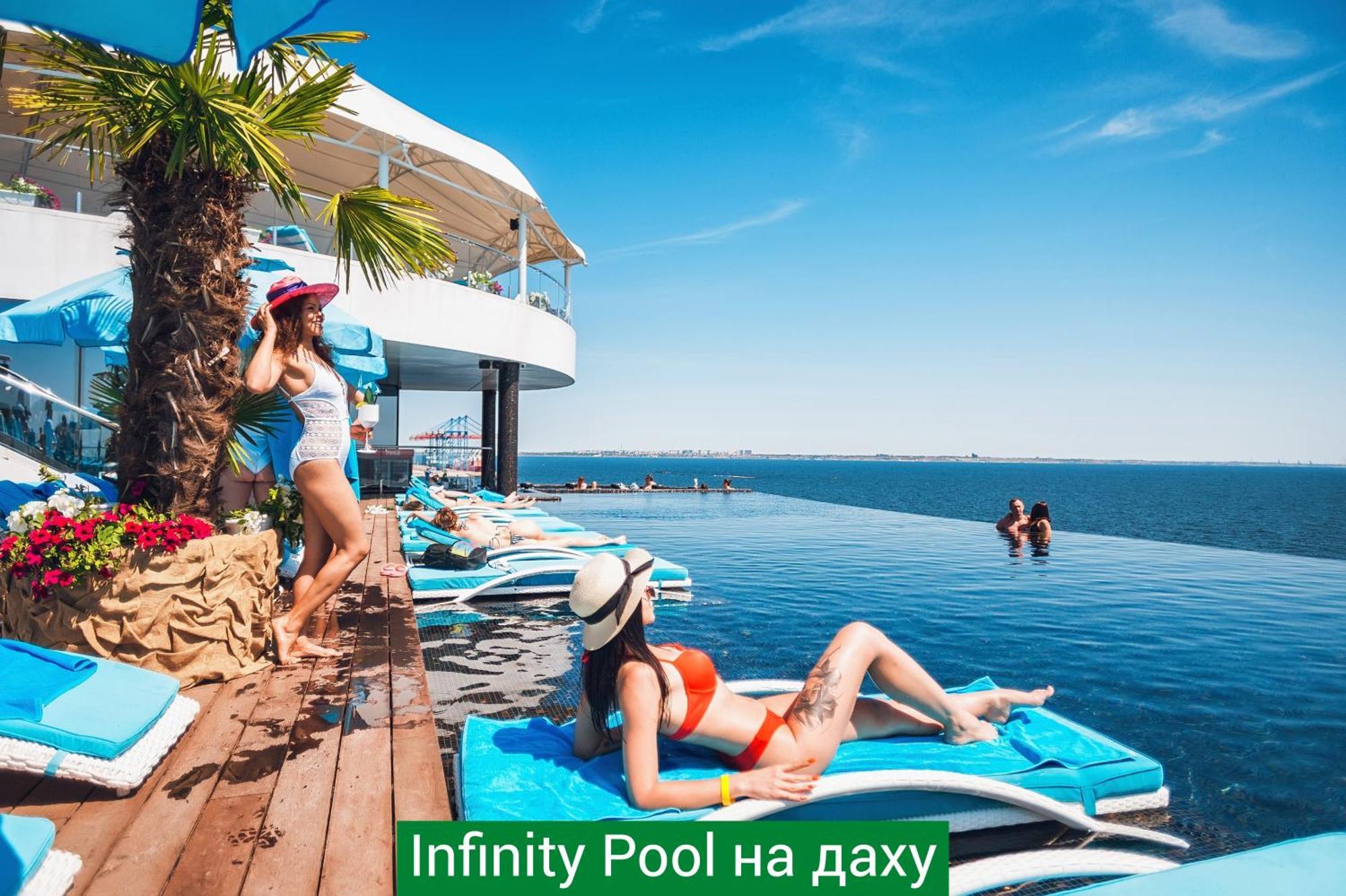Nemo Hotel Resort & Spa Odesa Exterior photo Infinity pool at the Black Sea