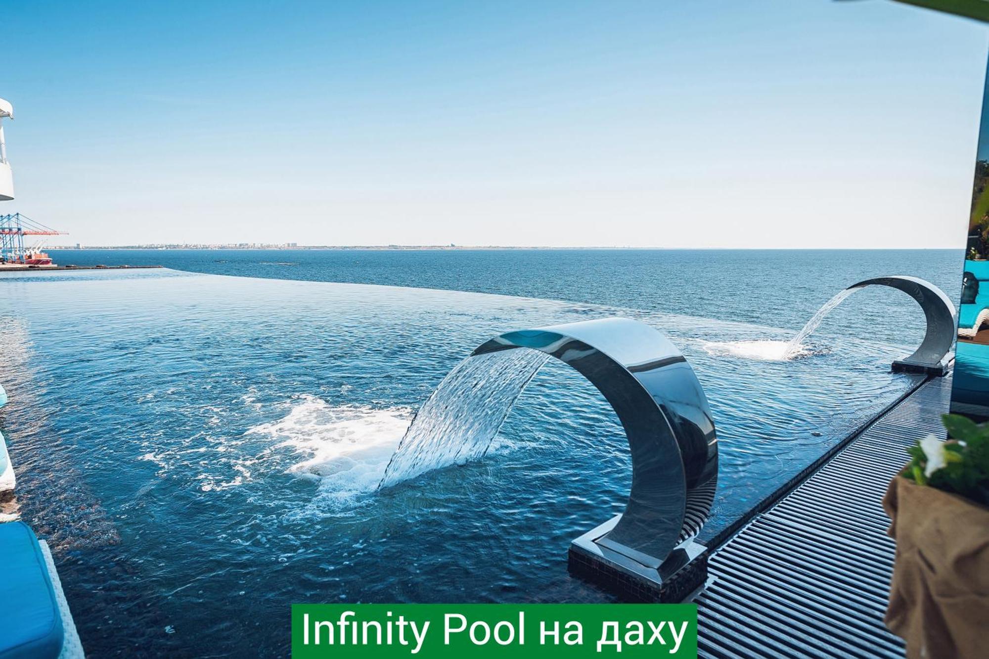 Nemo Hotel Resort & Spa Odesa Exterior photo Infinity pool